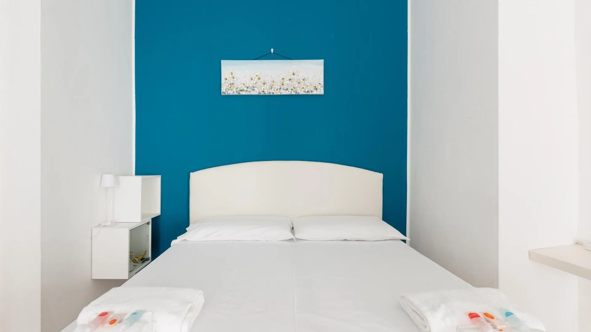 Lorenteggio-Piazza Frattini Balcony Apartment Milan