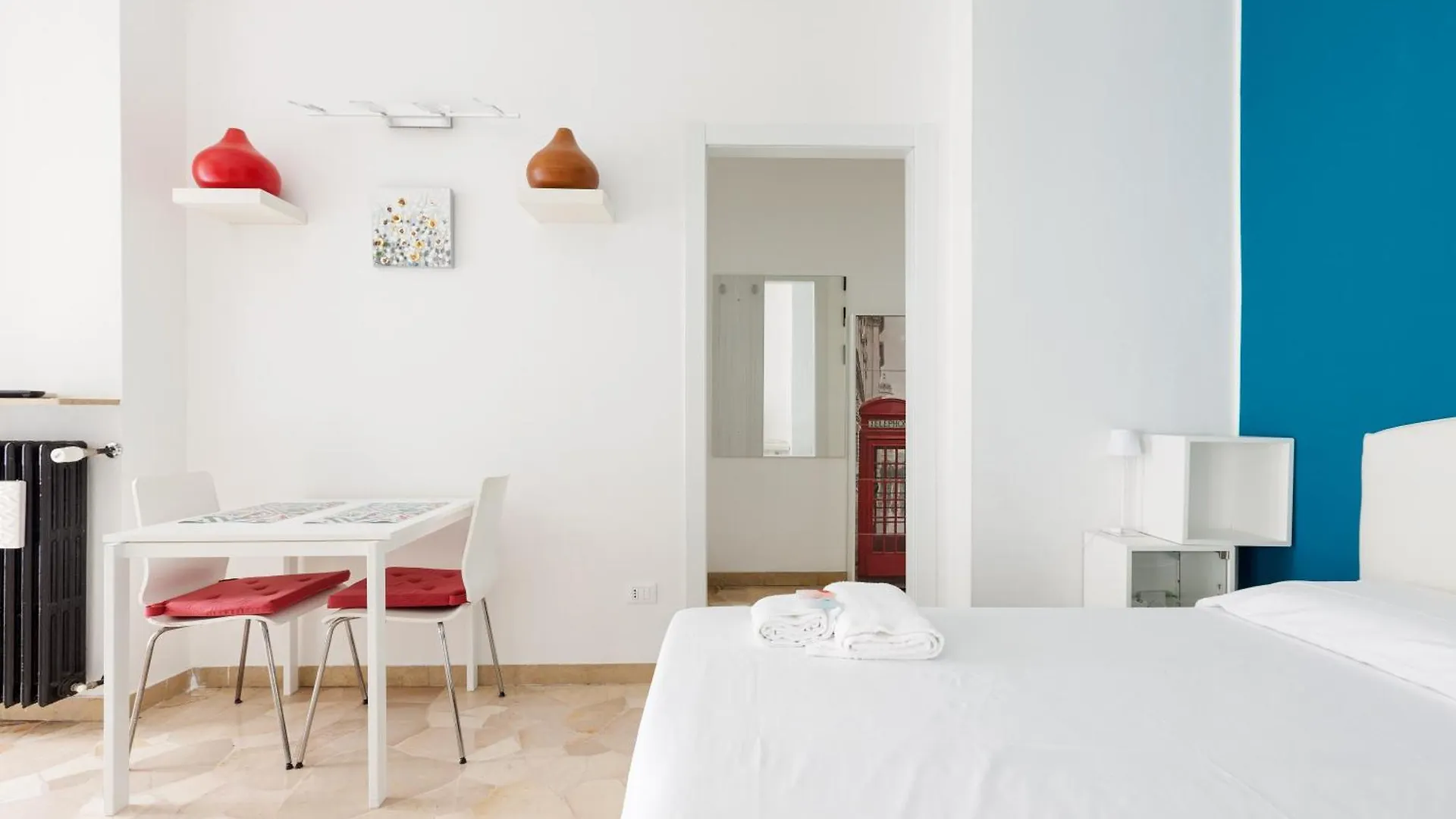 Lorenteggio-Piazza Frattini Balcony Apartment Milan