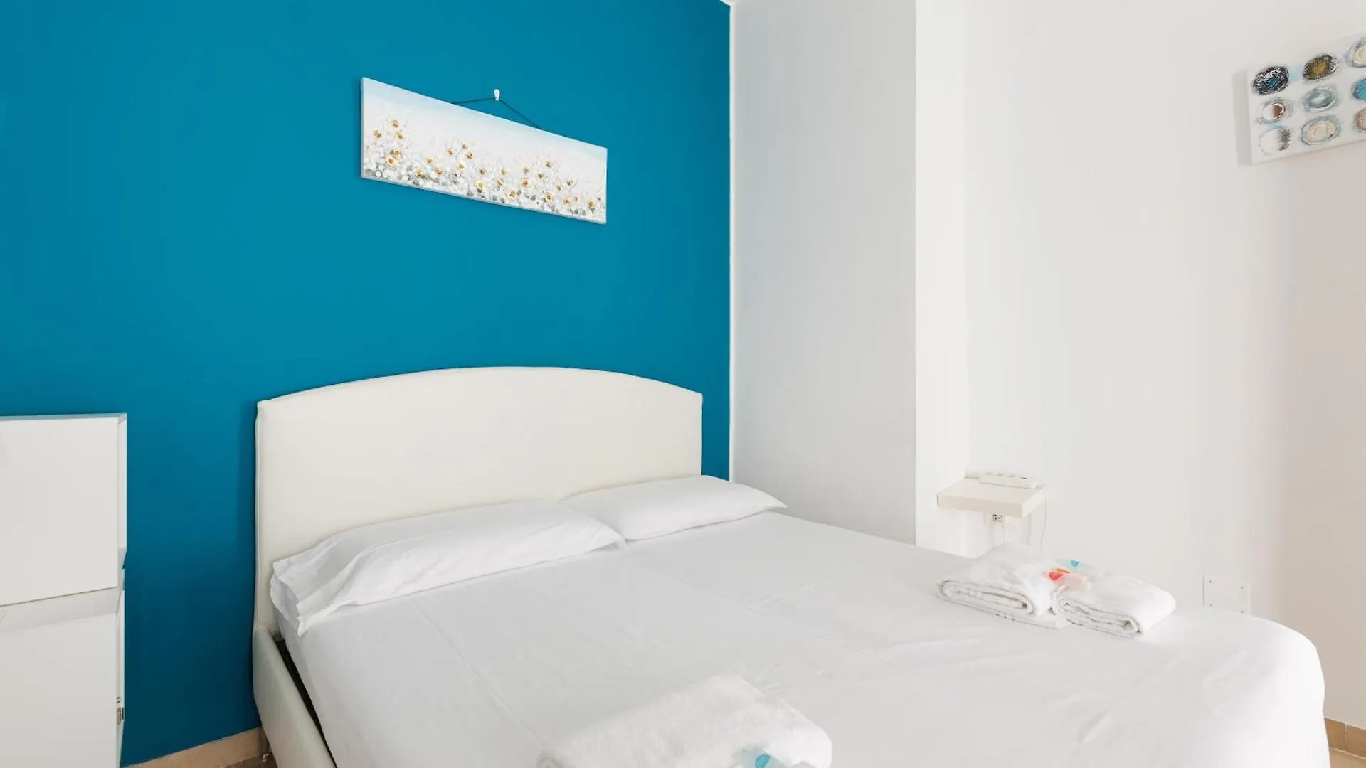 Lorenteggio-Piazza Frattini Balcony Apartment Milan