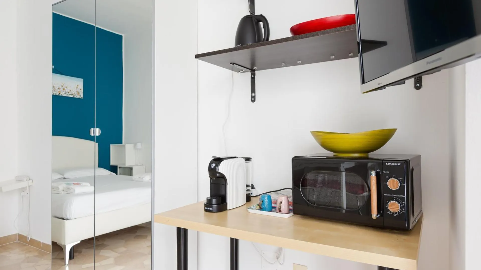 Lorenteggio-Piazza Frattini Balcony Apartment Milan Italy