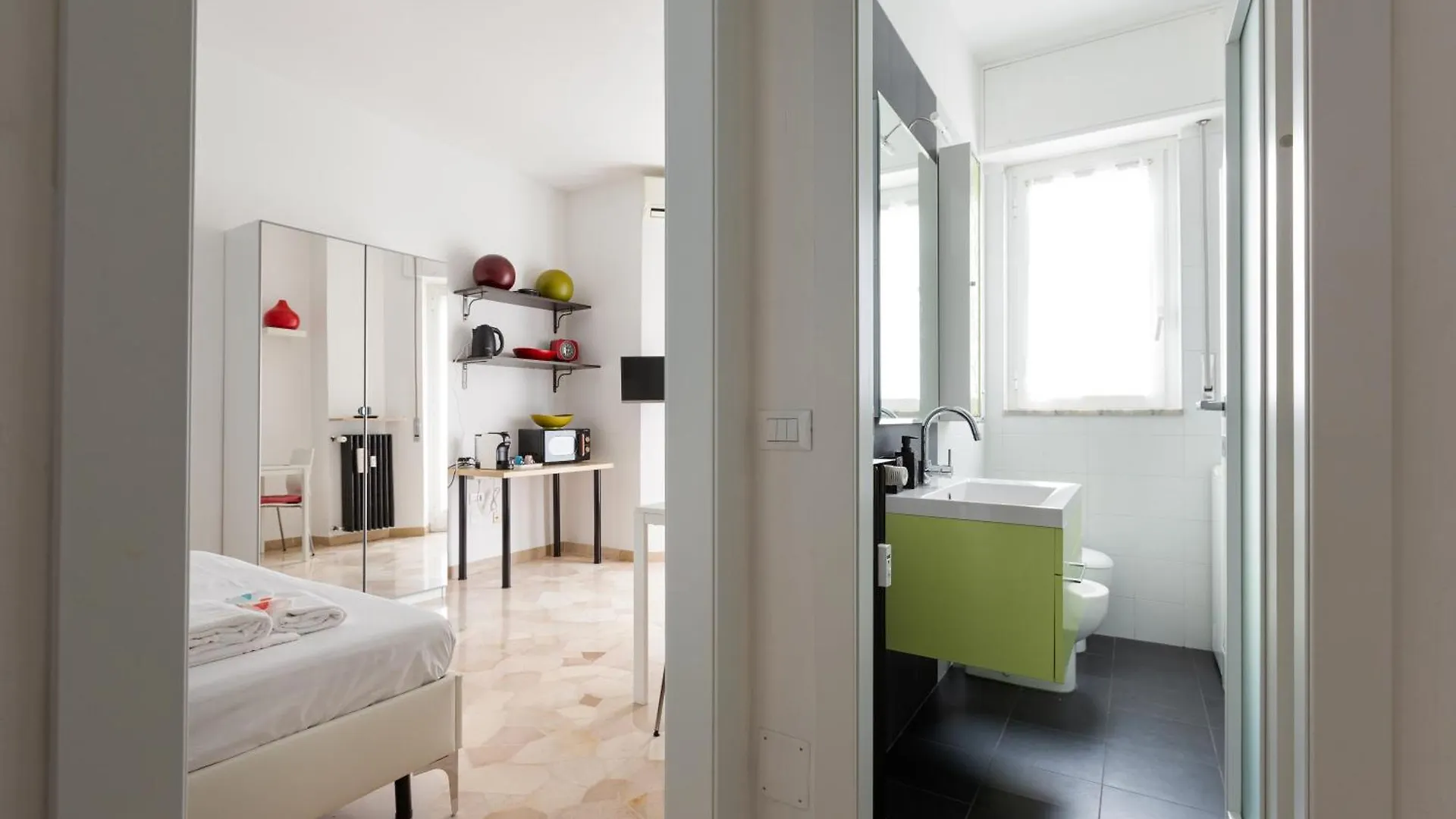 Lorenteggio-Piazza Frattini Balcony Apartment Milan