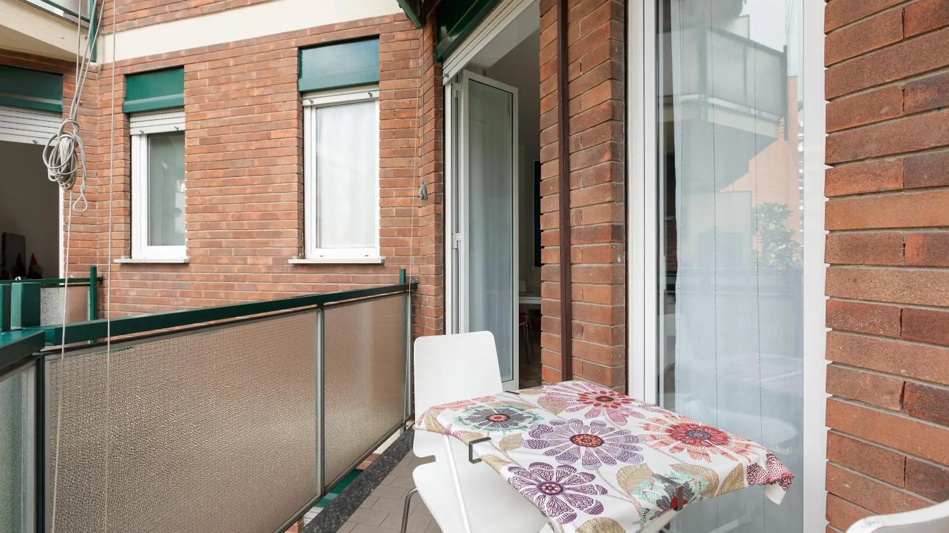 Lorenteggio-Piazza Frattini Balcony Apartment Milan 0*,